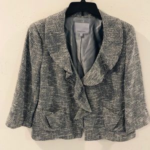 Short button blazer with 3/4 sleeves